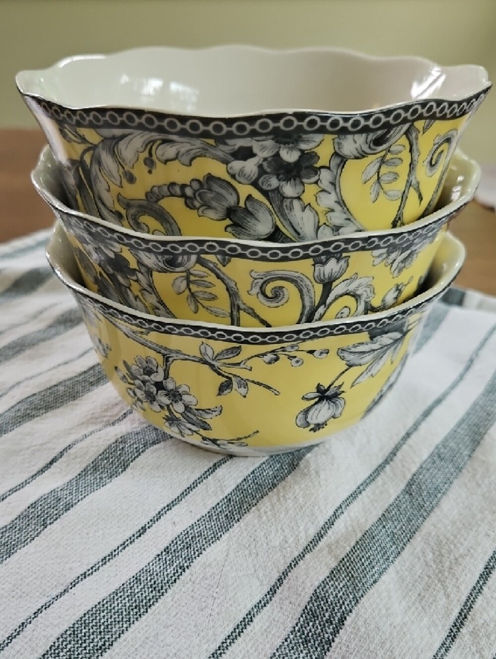 222 Fifth Adelaide Fine China Bowls, set of 3 - Picture 11 of 11
